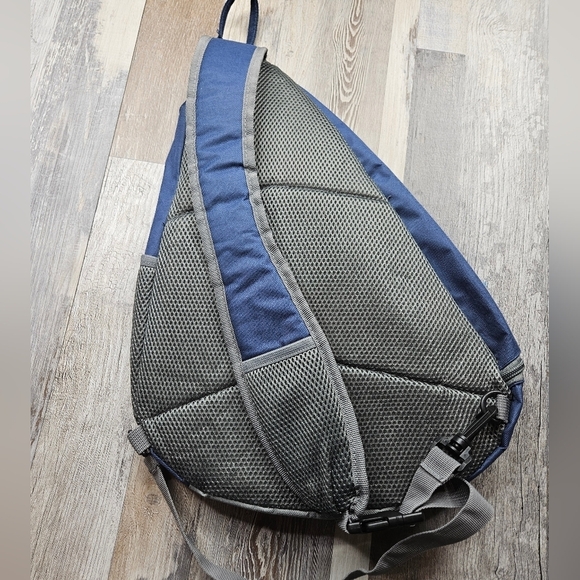 Disney Cruise Line Castaway Club Cross Body Bag Backpack - Picture 3 of 5